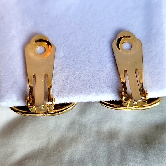 ⭐️ VINTAGE Chunky Faux Pearl Blue / Green Enamel Gold tone Clip-on Earrings - Picture 7 of 10